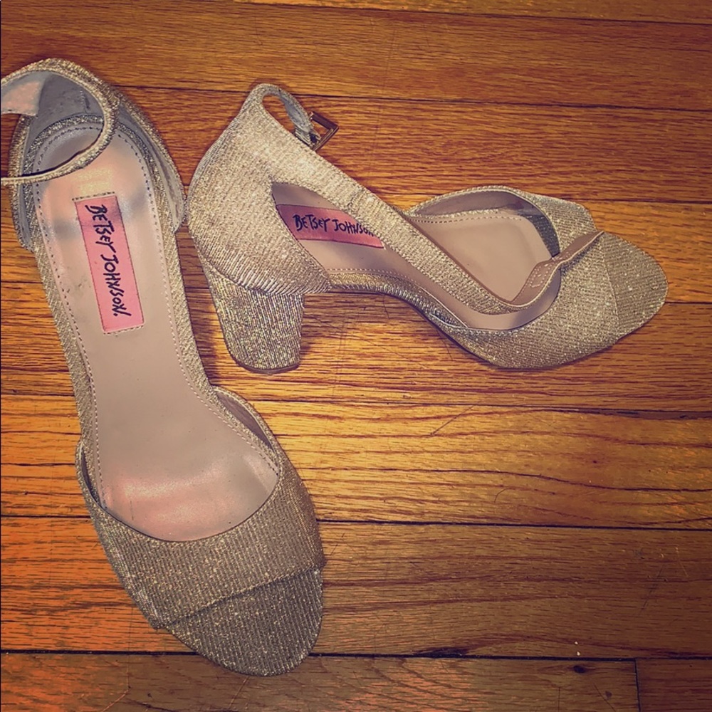 Block heel sandals